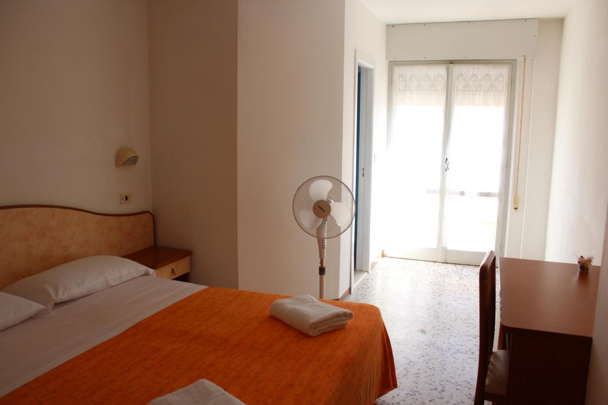 Hotel Holiday Sunshine Summer Misano Adriatico Bilik gambar