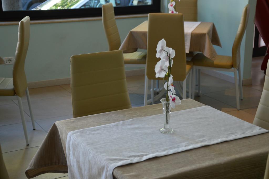 Hotel Holiday Sunshine Summer Misano Adriatico Luaran gambar