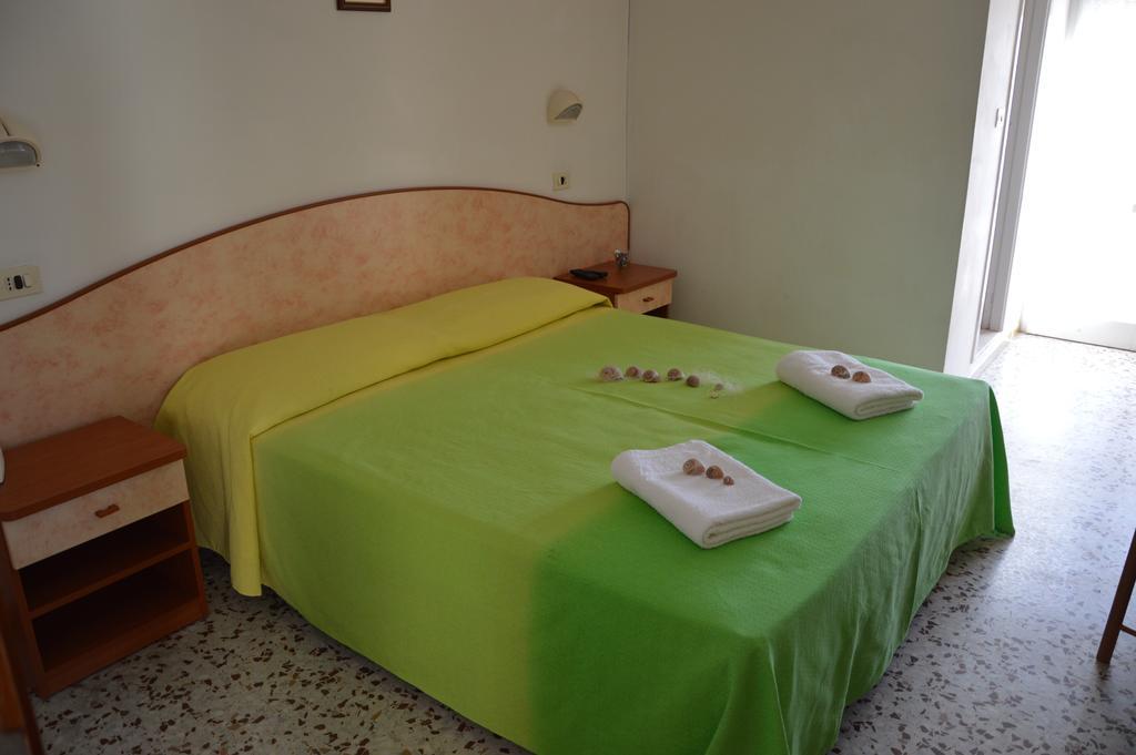 Hotel Holiday Sunshine Summer Misano Adriatico Bilik gambar